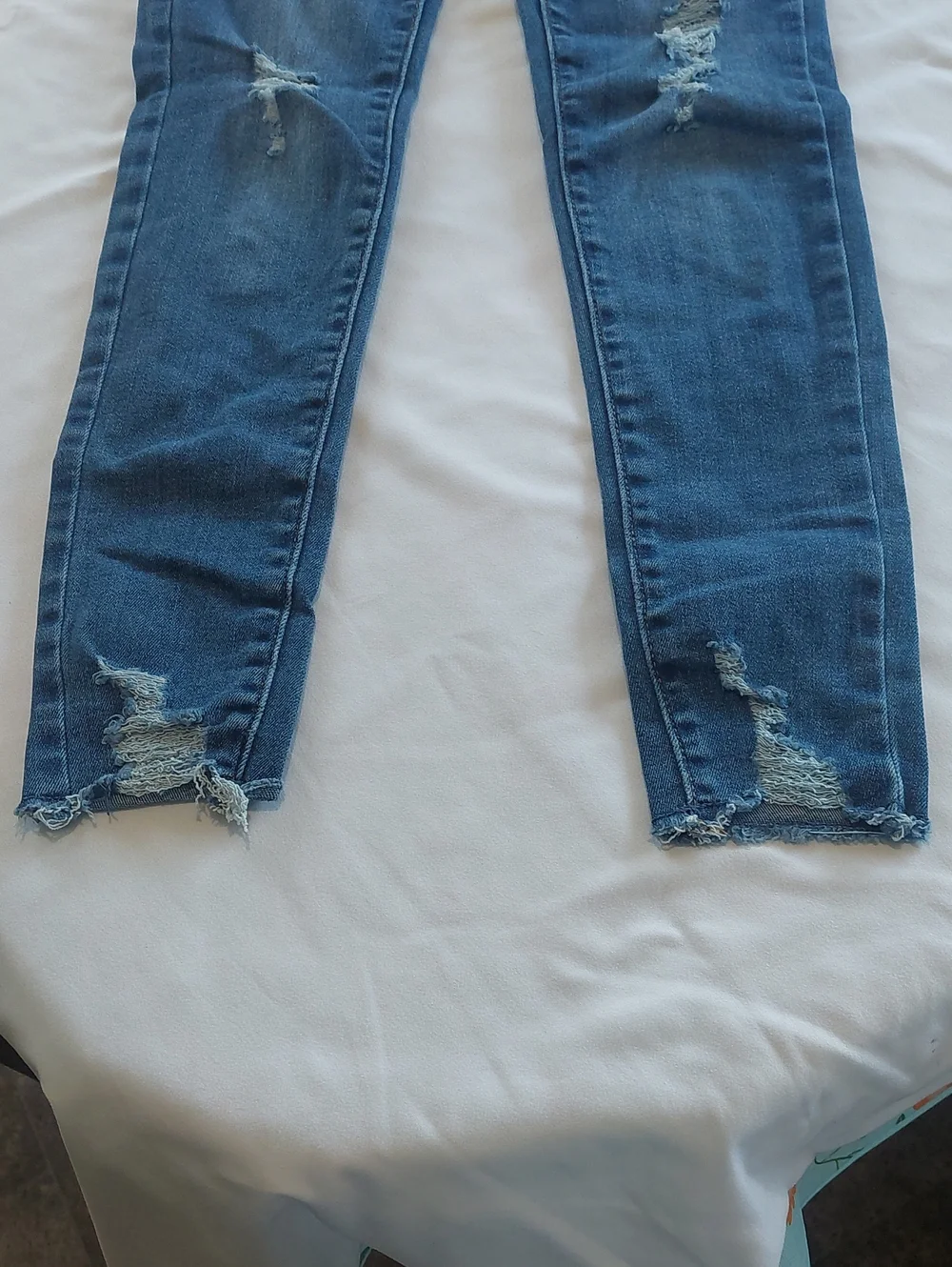 Old Navy Childrens Ripped Skinny Jeans Size 12  - Blue